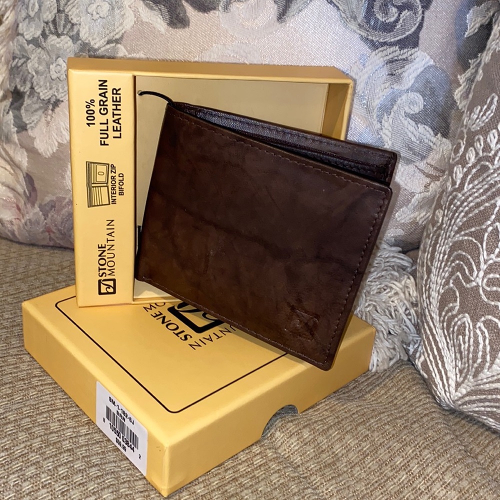 🤎🖤🤎NWT Stone Mountain Genuine Leather Bi-fold Wallet